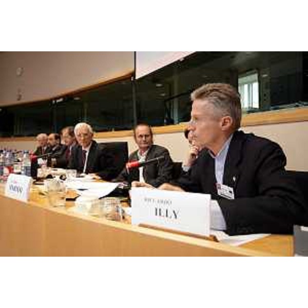 Riccardo Illy (Presidente Regione Friuli Venezia Giulia) ritratto nel corso della riunione a Bruxelles. (Bruxelles 10/01/07)