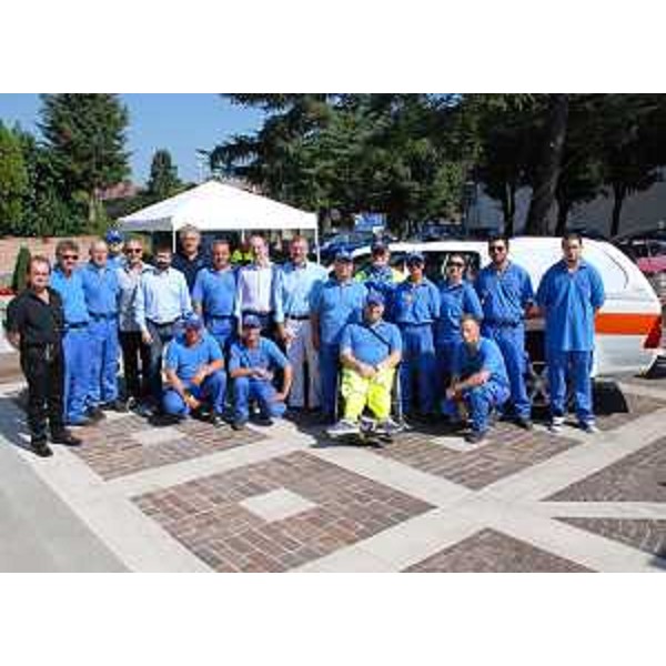La cerimonia di consegna di un automezzo al Gruppo comunale di Protezione civile. (Talmassons 10/09/11)