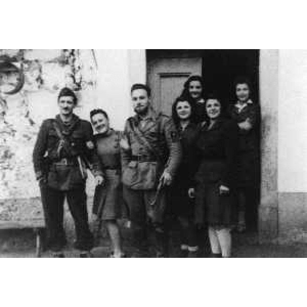 La foto dei "Partigiani in Carnia" esposta alla mostra "Le radici del futuro. La Repubblica partigiana della Carnia e dell'Alto Friuli" al Museo Carnico delle Arti Popolari "Michele Gortani" di Tolmezzo.