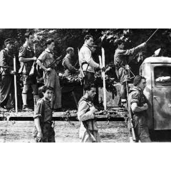 La foto del "Funerale partigiano" esposta alla mostra "Le radici del futuro. La Repubblica partigiana della Carnia e dell'Alto Friuli" al Museo Carnico delle Arti Popolari "Michele Gortani" di Tolmezzo.