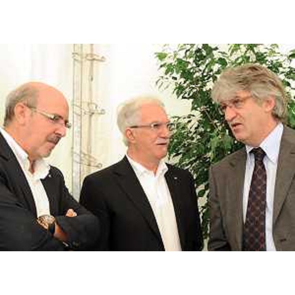 Giovanni Fania (Segretario CISL FVG), Raffaele Bonanni (Segretario generale CISL) e Renzo Tondo (Presidente Friuli Venezia Giulia) alla tavola rotonda "Il prezzo della politica" organizzata dalla CISL-Confederazione Italiana Sindacati Lavoratori del FVG. (Magnano in Riviera 15/09/11)
