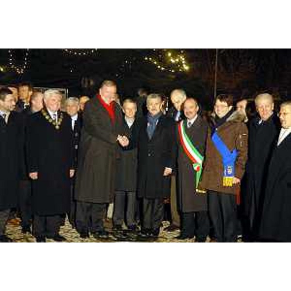 Riccardo Illy (Presidente Regione Friuli Venezia Giulia) con Massimo D'Alema (Vicepresidente del Consiglio e Ministro per gli Affari Esteri) e Dimitrij Rupel (Ministro degli Esteri sloveno) ritratti in occasione della visita a Gorizia del Ministro D'Alema. (Gorizia, 09/01/07)