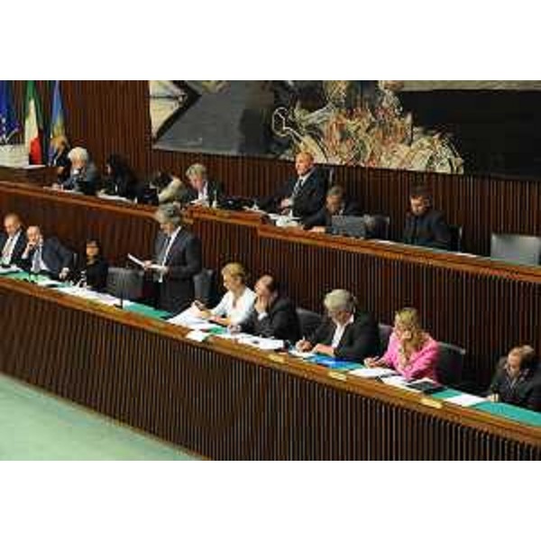Renzo Tondo (Presidente Friuli Venezia Giulia) interviene in Consiglio regionale. (Trieste 27/09/11)