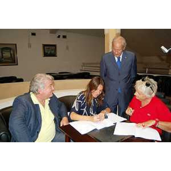 Elio De Anna (Assessore Relazioni internazionali e comunitarie FVG), Ettore Romoli (Sindaco Gorizia) e Silvia Acerbi (Centro servizi internazionalizzazione FVG) all'atto della firma del protocollo tra Informest e Agenzia locale per lo sviluppo economico delle PMI del Montenegro. (Podgorica 15/09/11)