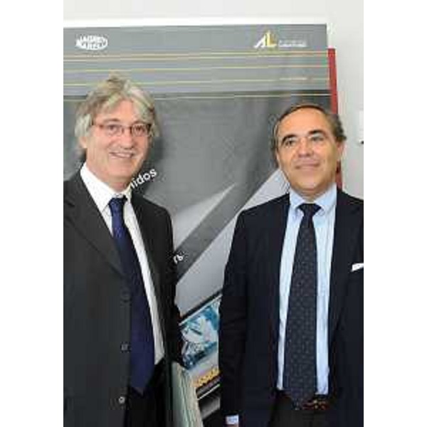 Renzo Tondo (Presidente Friuli Venezia Giulia) e Roberto Venturini (Presidente Agenzia Sviluppo economico Montagna) in occasione dell'inaugurazione del laboratorio J-RAUM di Magneti Marelli Automotive Lighting. (Amaro 16/09/11)