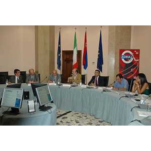 Riccardo Riccardi (Assessore regionale Viabilità e Trasporti) al tavolo della firma della convenzione tra Regione FVG e RFI-Rete Ferroviaria Italiana per l'avvio della progettazione dei collegamenti ferroviari del progetto ADRIA A. (Trieste 16/09/11)