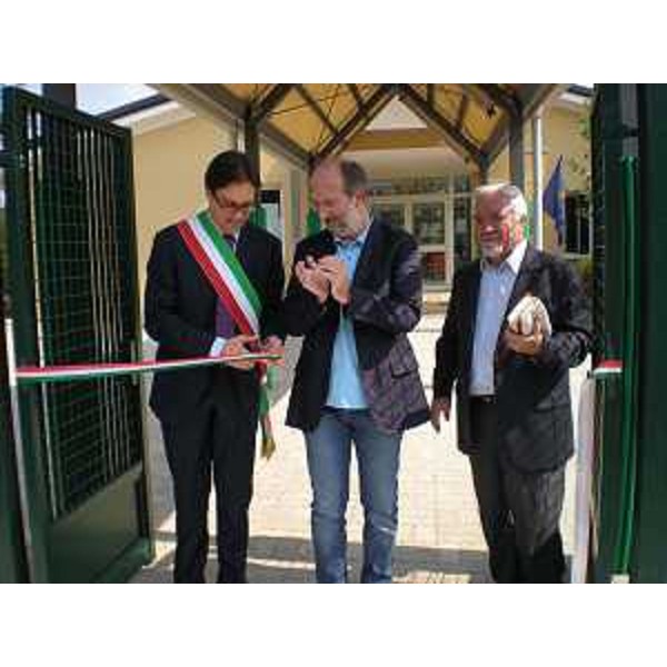 Igor Treleani (Sindaco Santa Maria la Longa), Riccardo Riccardi (Assessore regionale Lavori pubblici) e don Pietro Del Fabbro davanti alla scuola Zardini. (Santa Maria la Longa 17/09/11)