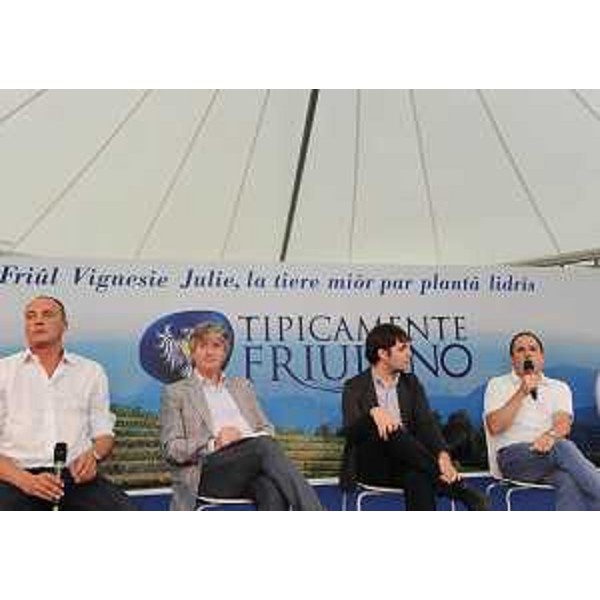 Tommaso Cerno (Giornalista), Renzo Tondo (Presidente Friuli Venezia Giulia), Beniamino Pagliaro (Scrittore) e Claudio Violino (Assessore regionale Risorse rurali, agroalimentari e forestali) alla presentazione del libro "Trieste, la bella addormentata" di B. Pagliaro. (Udine 17/09/11)