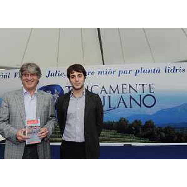 Renzo Tondo (Presidente Friuli Venezia Giulia) e l'autore del libro "Trieste, la bella addormentata" Beniamino Pagliaro. (Udine 17/09/11)