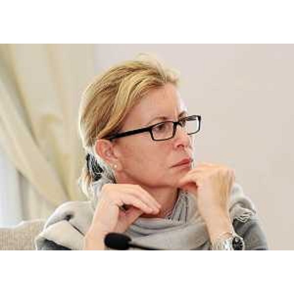 Sandra Savino (Assessore regionale Finanze) al tavolo di valutazione sulla riduzione dell'IRAP con i rappresentanti delle categorie economiche. (Trieste 20/09/11)