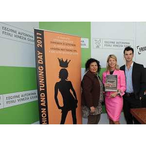 Presentazione della manifestazione "Fashion and tuning day" con Federica Seganti (Assessore regionale Attività produttive) e Graziella Casini Nicosanti (Presidente associazione Fiori d'Acanto). (Trieste 20/09/11)