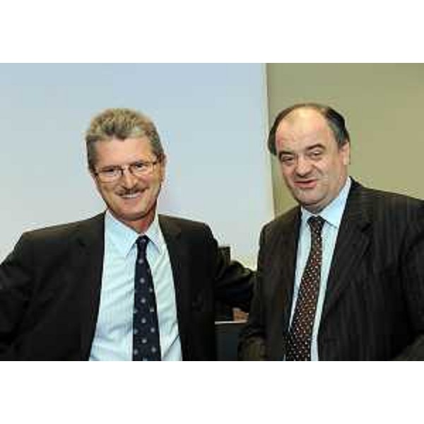 Enzo Moi (Direttore generale Area Science Park) e Roberto Molinaro (Assessore regionale Università e Ricerca) alla presentazione dei risultati della VI edizione de "La Mobilità della Conoscenza". (Trieste 20/09/11)