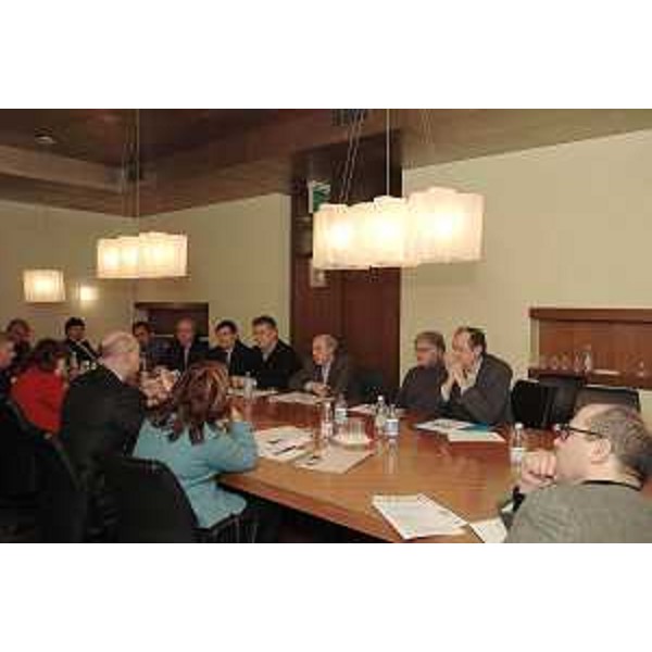 Enrico Bertossi (Assessore regionale al lavoro, formazione, università e ricerca) al primo tavolo di concertazione tra Regione e parti sociali. (Trieste 16/01/07)