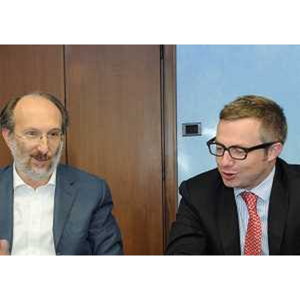 Riccardo Riccardi (Assessore regionale Lavori pubblici) e Paolo Pittini (Presidente ATER-Azienda Territoriale Edilizia Residenziale Alto Friuli), in Consiglio regionale. (Trieste 28/09/11)