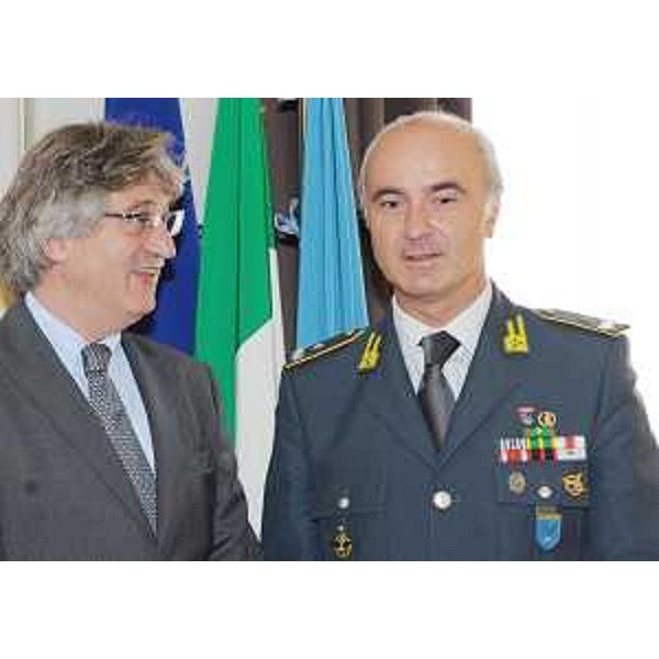 Renzo Tondo (Presidente Friuli Venezia Giulia) incontra il generale Walter Manzon, neocomandante della Guardia di Finanza del Friuli Venezia Giulia. (Trieste 28/09/11)