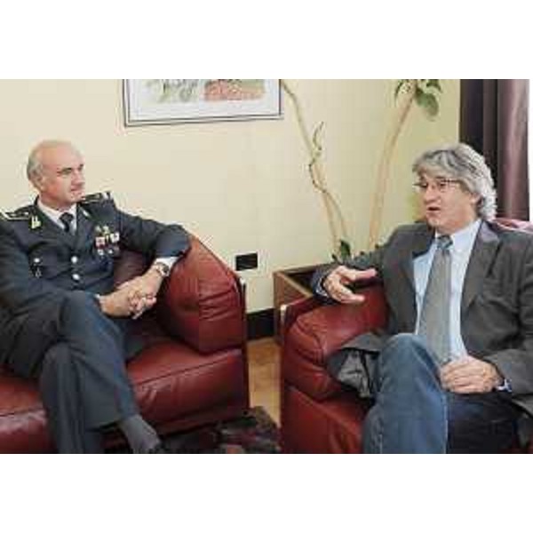 Renzo Tondo (Presidente Friuli Venezia Giulia) incontra il generale Walter Manzon, neocomandante della Guardia di Finanza del Friuli Venezia Giulia. (Trieste 28/09/11)