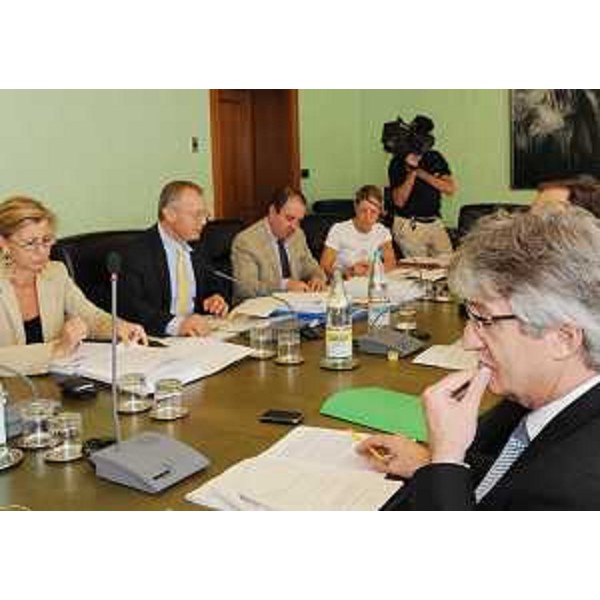 Renzo Tondo (Presidente Friuli Venezia Giulia) presiede la riunione della Giunta regionale, in Consiglio regionale. (Trieste 29/09/11)