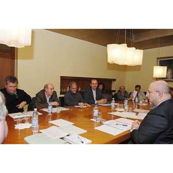 Enrico Bertossi (Assessore regionale al lavoro, formazione, università e ricerca) al primo tavolo di concertazione tra Regione e parti sociali. (Trieste 16/01/07)