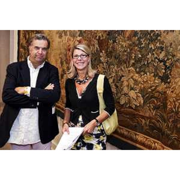 Federica Seganti (Assessore Turismo) con Charlie Gnocchi (conduttore radiofonico ed ideatore del premio Cuffe d'Oro) alla conferenza stampa di presentazione dei vincitori del Premio Cuffie d'Oro che verranno consegnate durante il Gran Premio nazionale della Comunicazione Radiofonica e Non Solo. (Trieste, 03/10/11)