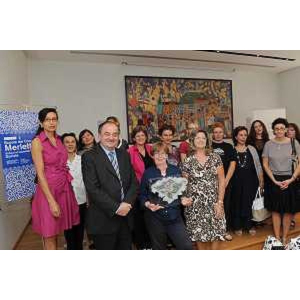 Roberto Molinaro (assessore Istruzione) nella foto di gruppo con la presidente, la direttrice e le merlettaie della Scuola merletti di Gorizia durante l'inaugurazione dell'anno scolastico 2011-2012. (Gorizia, 03/10/11)