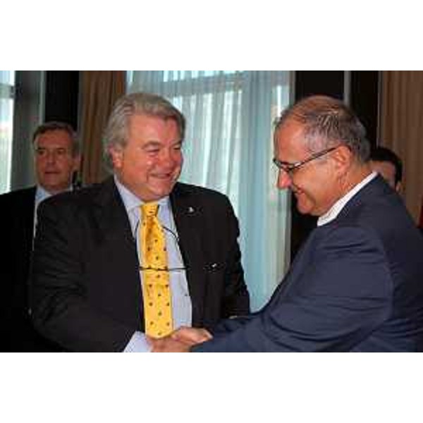 Elio De Anna (Assessore Rapporti internazionali) con Petrit Vasili (ministro Sanità Albania) e durante l'incontro svoltosi a Tirana. (Tirana, 04/10/11)