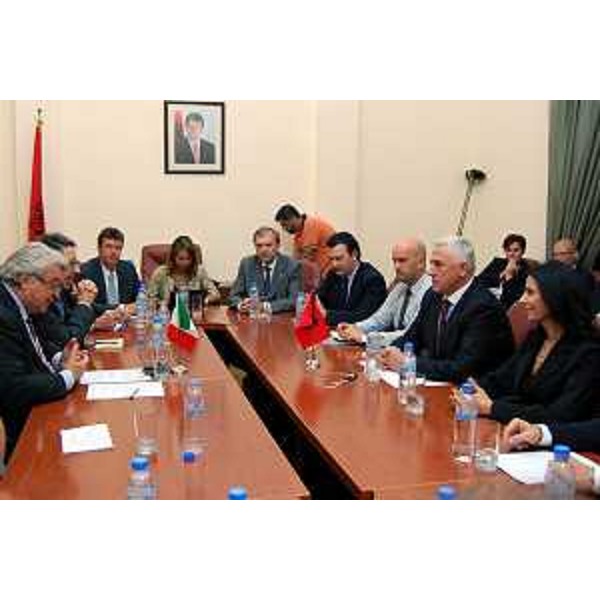 Elio De Anna (assessore Relazioni internazionali) al tavolo di incontro con il Ministro dell'Economia albanese Nasip Naco ed i rappresentanti di Finest, Informest, Unindustria Udine ed alcuni imprenditori regionali. (Tirana, 05/10/11)