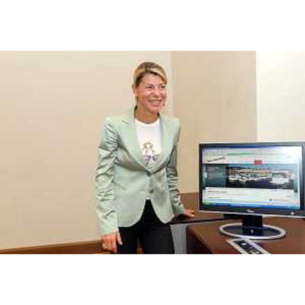 Federica Seganti (assessore Attività Produttive) durante la presentazione del rinnovato portale della Nautica proposto da Turismo FVG agli operatori del settore. (Trieste, 07/10/11)