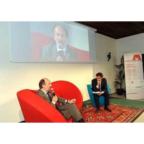 Riccardo Riccardi (Assessore regionale Infrastrutture e Mobilità) al Forum Logistics Modulblok. (Villalta di Fagagna 07/10/11)