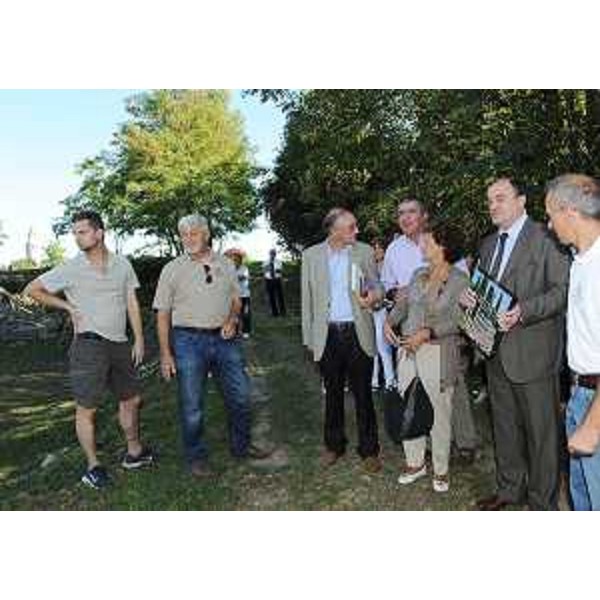 Roberto Molinaro (Assessore regionale Istruzione) e Alviano Scarel (Sindaco Aquileia) nel corso del campo scuola archeologico nell'ambito del progetto "Confrontarsi attivamente sul territorio". (Aquileia 01/10/11)