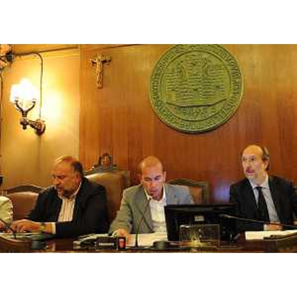 Roberto Cosolini (Sindaco Trieste), Iztok Furlanic (Presidente Consiglio comunale Trieste) e Riccardo Riccardi (Assessore regionale Infrastrutture, Mobilità, Pianificazione territoriale e Lavori pubblici) in Consiglio comunale. (Trieste 10/10/11)