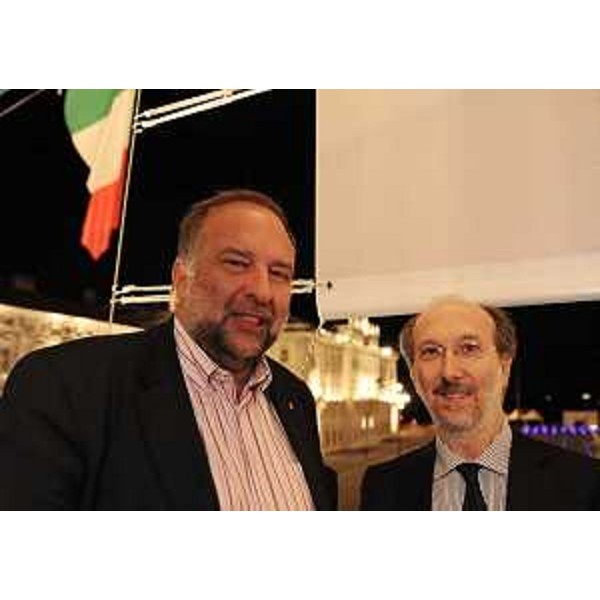 Roberto Cosolini (Sindaco Trieste) e Riccardo Riccardi (Assessore regionale Infrastrutture, Mobilità, Pianificazione territoriale e Lavori pubblici) su un balcone della sede del Comune. (Trieste 10/10/11)