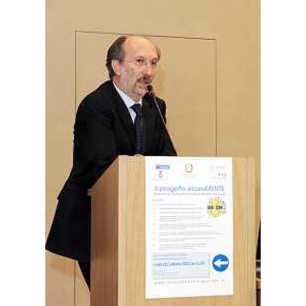 Riccardo Riccardi (Assessore regionale Infrastrutture e Mobilità) alla presentazione del progetto scolastico di sicurezza stradale "SicuraMENTE" per i Comuni del mandamento di Codroipo. (Villa Manin di Passariano 11/10/11)