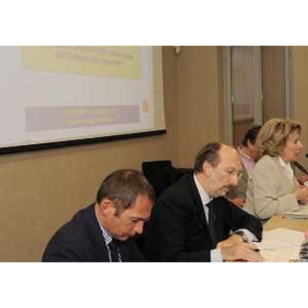 Fabio Marchetti (Sindaco Codroipo), Riccardo Riccardi (Assessore regionale Infrastrutture e Mobilità) e Daniela Beltrame (Dirigente Scolastico Regionale) alla presentazione del progetto scolastico di sicurezza stradale "SicuraMENTE" per i Comuni del mandamento di Codroipo. (Villa Manin di Passariano 11/10/11)