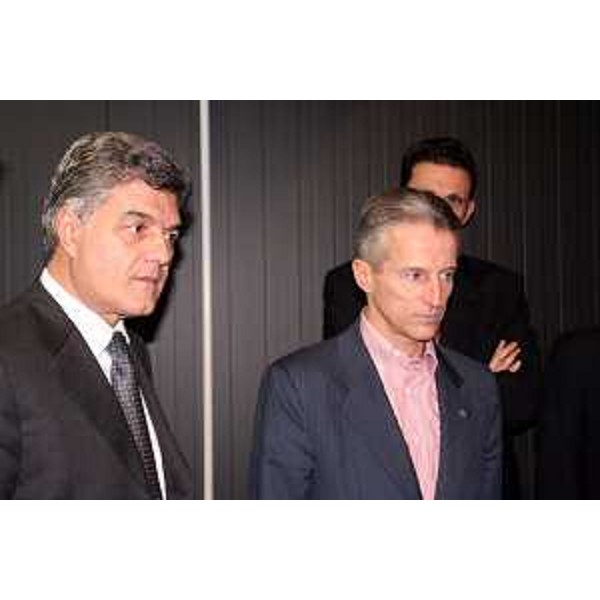 Riccardo Illy (Presidente Regione Friuli Venezia Giulia) con Renzo Meschini (Amministratore Delegato e Direttore Generale della Galileo Avionica) allo stabilimento Galileo Avionica di Ronchi dei Leg. in occasione della presentazione del primo simulatore di volo del velivolo Eurofighter Typhoon. (Ronchi dei Legionari 16/01/07)