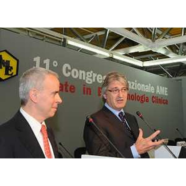 Franco Grimaldi (Comitato organizzatore) e Renzo Tondo (Presidente Friuli Venezia Giulia) all'11° Congresso nazionale AME-Associazione Medici Endocrinologi "Update in Endocrinologia Clinica". (Udine 14/10/11)