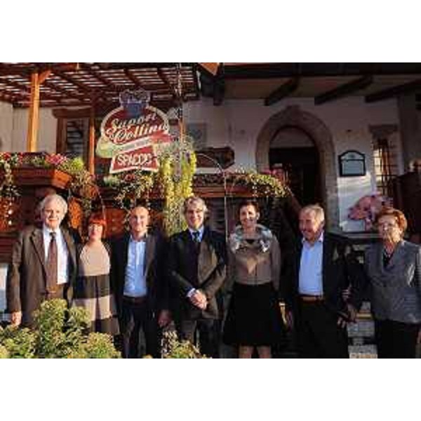 Renzo Tondo (Presidente Friuli Venezia Giulia) nel corso della visita al Prosciuttificio Molinaro. (Villuzza di Ragogna 14/10/11)