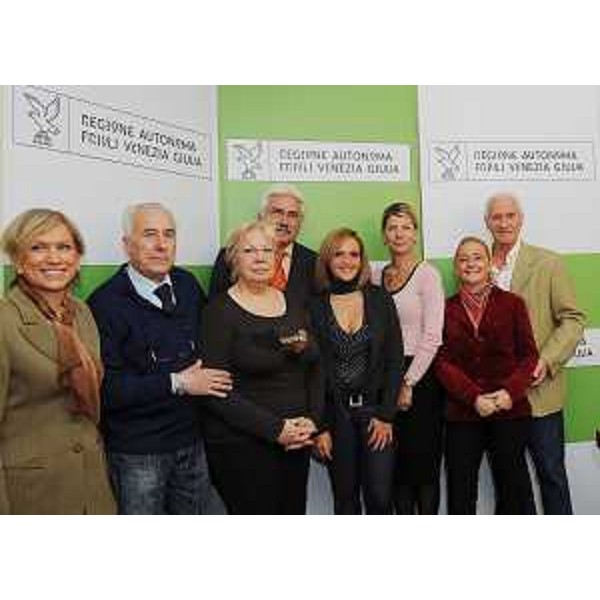 Dario Locchi (Presidente Giuliani nel Mondo), Federica Seganti (Assessore regionale Attività produttive) e Umberto Lupi (Musicista) alla presentazione della tournee di Umberto Lupi in Australia. (Trieste 17/10/11)