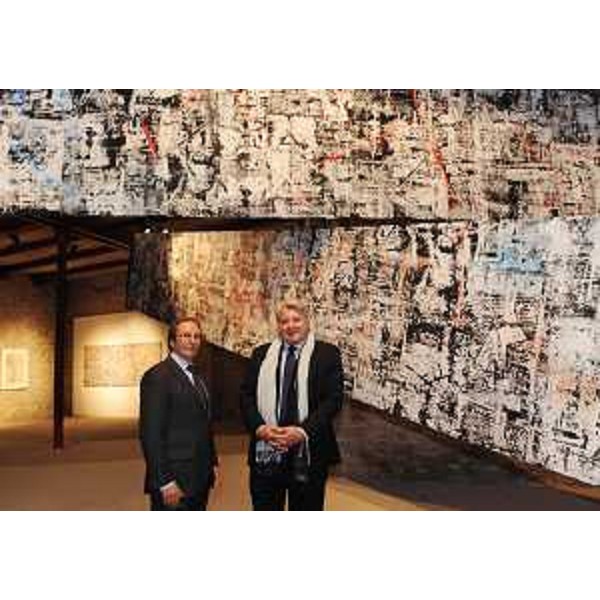 Pietro Colavitti (Coordinatore Biennale Diffusa) ed Elio De Anna (Assessore regionale Cultura e Relazioni internazionali e comunitarie) alla Biennale Diffusa al Magazzino 26 del Porto Vecchio. (Trieste 18/10/11)