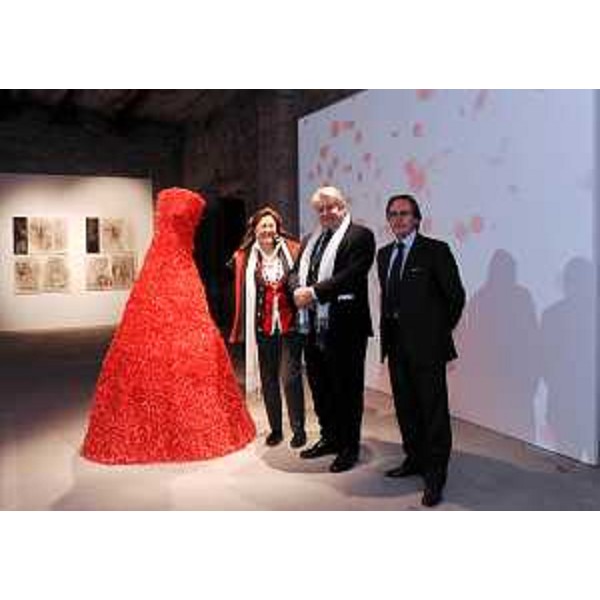 Barbara Fornasir (Responsabile artistica Biennale Diffusa), Elio De Anna (Assessore regionale Cultura e Relazioni internazionali e comunitarie) e Pietro Colavitti (Coordinatore Biennale Diffusa) alla Biennale Diffusa al Magazzino 26 del Porto Vecchio. (Trieste 18/10/11)
