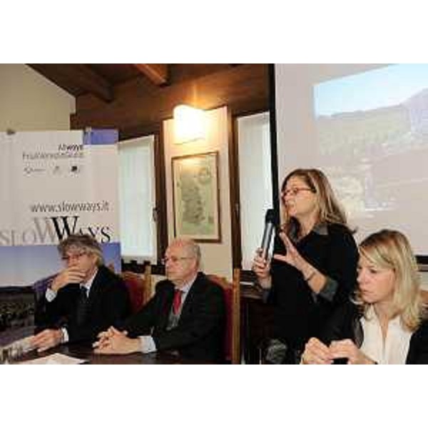 Renzo Tondo (Presidente Friuli Venezia Giulia), Alberto Marchiori (Presidente Consorzio Pordenone Turismo), Elda Felluga (Presidente Consorzio Turistico Gorizia e Isontino) e Federica Seganti (Assessore regionale Attività produttive) alla presentazione di "Slow Ways, nuove vie in e per il Friuli Venezia Giulia". (San Martino al Tagliamento 20/10/11)