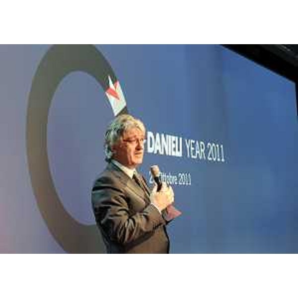 Renzo Tondo (Presidente Friuli Venezia Giulia) interviene alla presentazione dei risultati economici e tecnologici dell'esercizio 2010-2011 e delle previsioni alle Officine Danieli. (Buttrio 22/10/11)