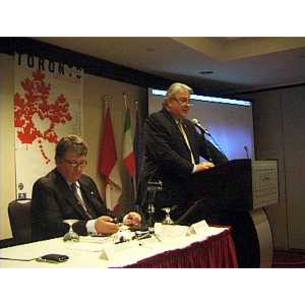 Elio De Anna (Assessore regionale Relazioni internazionali e comunitarie) al raduno dei giovani Corregionali all'Estero. (Toronto 22/10/11)