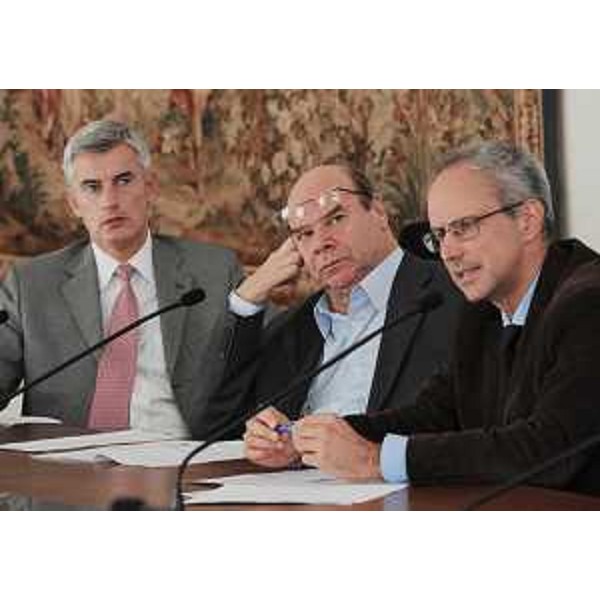 Paolo Bordon (Direttore ASS n. 5 "Bassa Friulana"), Vladimir Kosic (Assessore regionale Salute) e Giulio Antonini (Responsabile Area welfare ASS n. 5 "Bassa Friulana") alla conferenza stampa sui finanziamenti per progetti internazionali del FVG in materia di salute. (Trieste 24/10/11)