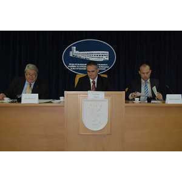 Elio De Anna (Assessore Relazioni internazionali e comunitarie Regione FVG), Tomislav Stanic (Vicepresidente Giunta Provincia autonoma di Vojvodina) e Mitar Vasiljevic (Capo Ufficio Internazionalizzazione Vojvodina). (Novi Sad 25/10/11)