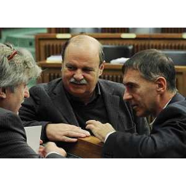 Renzo Tondo (Presidente Friuli Venezia Giulia) e i consiglieri regionali Gianfranco Moretton e Piero Camber durante il question time in Consiglio regionale. (Trieste 27/10/11)