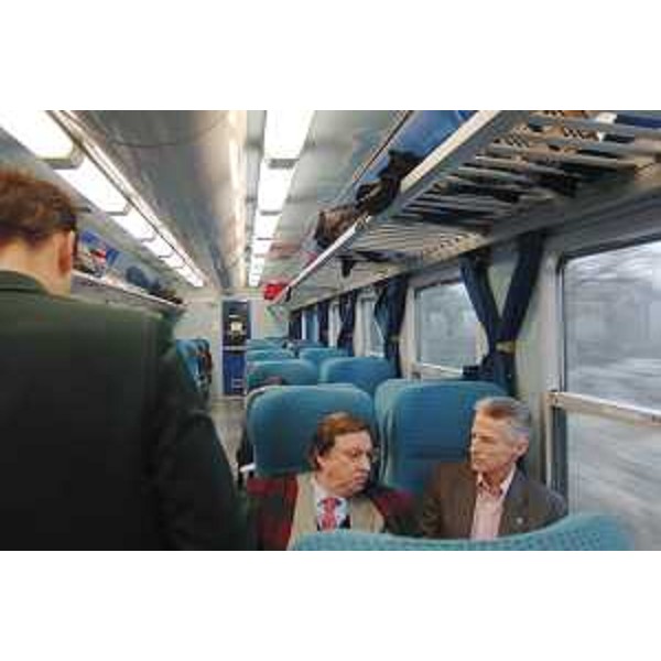Riccardo Illy (Presidente Regione Friuli Venezia Giulia) conn Giorgio Santuz (ex Ministro dei Trasporti e attuale Presidente di Autovie Venete) in occasione della verifica di qualità del servizio di Trenitalia. (Udine 18/01/07)