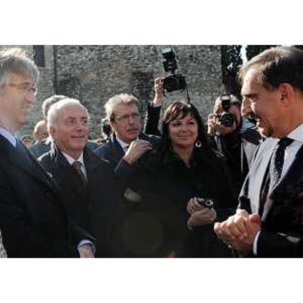 Renzo Tondo (Presidente Friuli Venezia Giulia), Angela Brandi (Assessore regionale Lavoro) e Ignazio La Russa (Ministro Difesa) alla celebrazione del 90° anniversario del Milite Ignoto. (Aquileia 29/10/11)