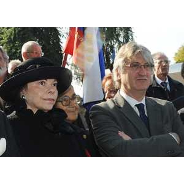 Barbara Miklic Turk (Moglie presidente Repubblica di Slovenia) e Renzo Tondo (Presidente Friuli Venezia Giulia) alla cerimonia di commemorazione delle vittime del campo di concentramento della seconda Guerra mondiale. (Gonars 01/11/11)
