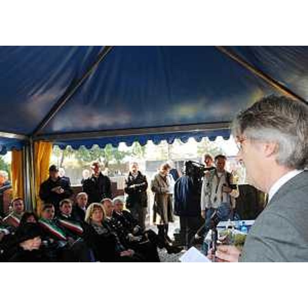 Renzo Tondo (Presidente Friuli Venezia Giulia) interviene alla cerimonia di commemorazione delle vittime del campo di concentramento della seconda Guerra mondiale. (Gonars 01/11/11)
