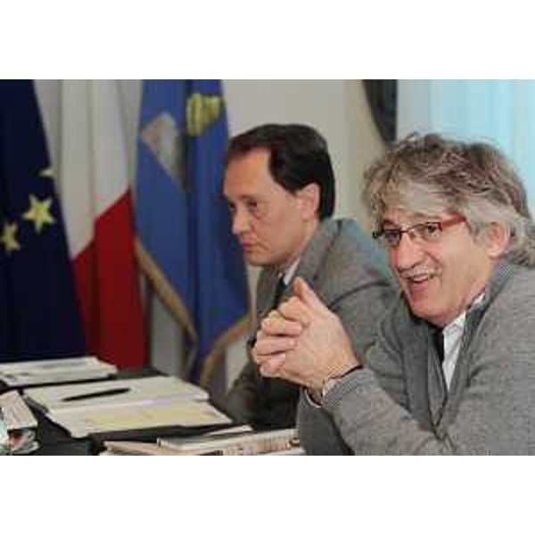 Luca Ciriani (Vicepresidente FVG e assessore regionale Ambiente, Energia e Politiche Montagna, delegato Protezione civile) e Renzo Tondo (Presidente Friuli Venezia Giulia) durante la riunione della Giunta regionale straordinaria. (Udine 02/11/11)